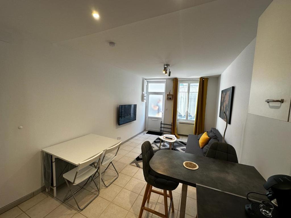 Le Maixent, Maison De Ville, Baby Foot, Wifi Apartment *