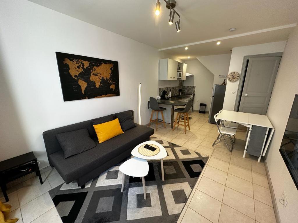 Le Maixent, Maison De Ville, Baby Foot, Wifi Apartment Saint-Maixent-lʼÉcole